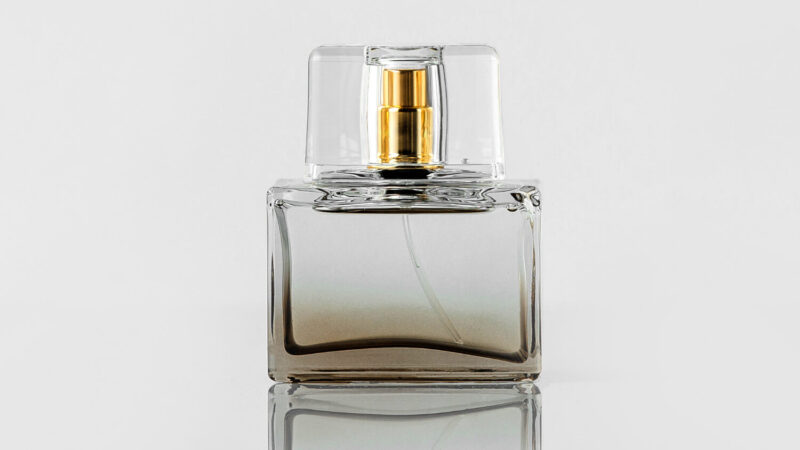 Como reciclar frascos de vidro de perfume
